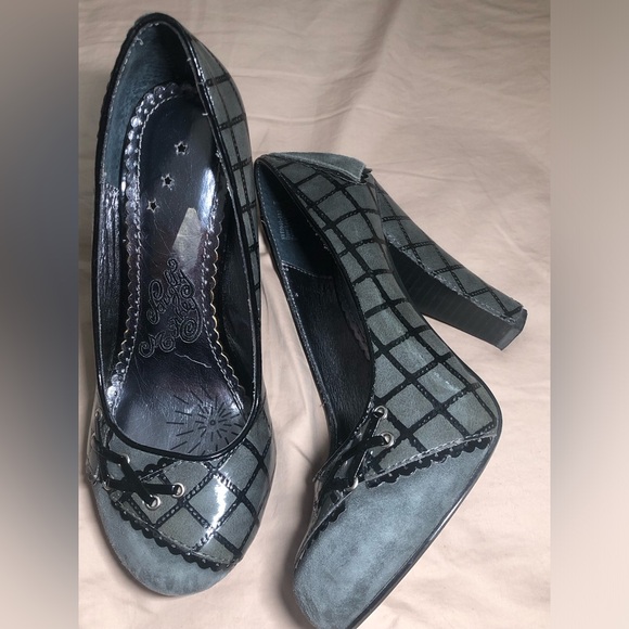 Grey 4” pumps - Picture 4 of 7